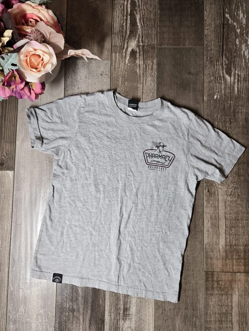 Pharmacy Board Shop Boys Gray Graphic Tee Size Medium (7/8)